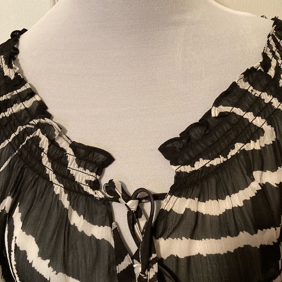 JNY Animal print sheer top - Picture 2 of 4